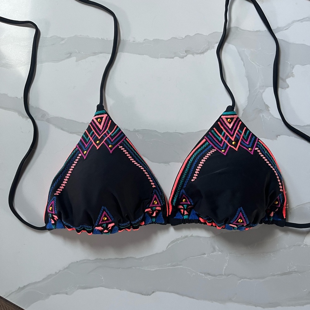 Black Color Embroidered Accent Spaghetti Strap Pink Lined String Bikini Top (L)